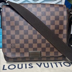 Louis Vuitton Damier Ebene District Messenger crossbody Bag